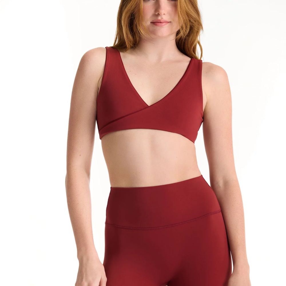 SET Active Red Breathe Contrast Wrap Set
